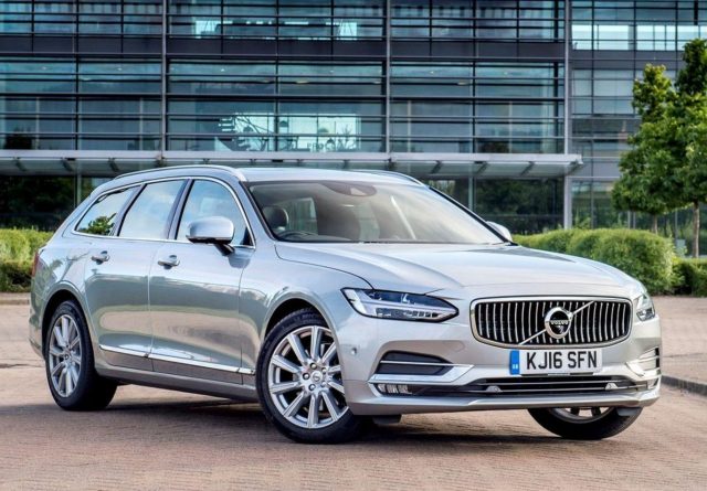 Volvo V90 D4 190 Aut. AWD Momentum Pro Leder LED Nav -  Leasing ohne Anzahlung - 445,00 €