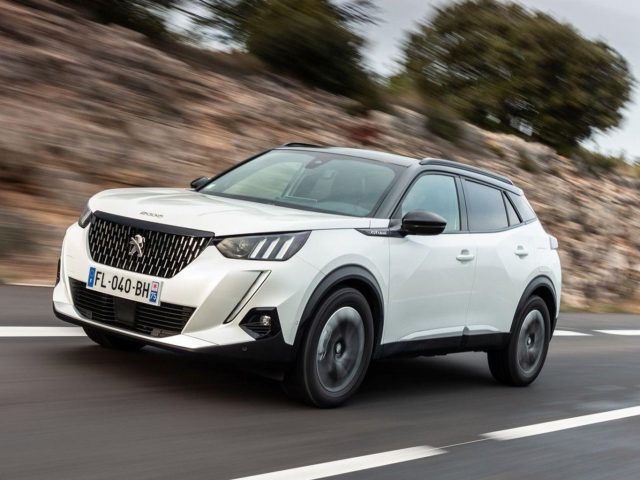 Peugeot 2008 1.2 PureTech 130 Allure LED Nav Kam SHZ PDC -  Leasing ohne Anzahlung - 240,00 €